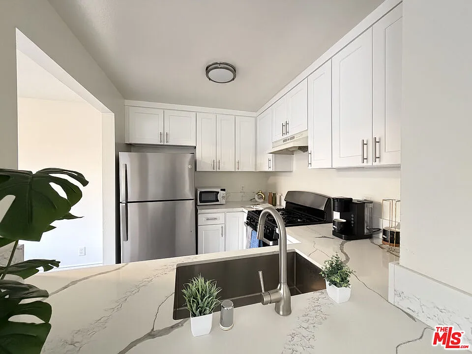 2 bed, 2.0 bath, 1000 sqft, $2,600 — Photo 1