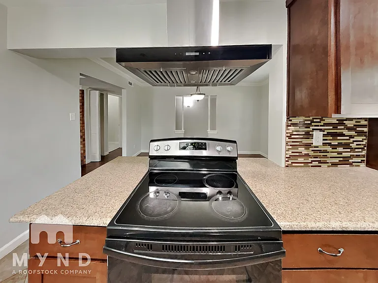 8814 Miami Dr — Photo 5