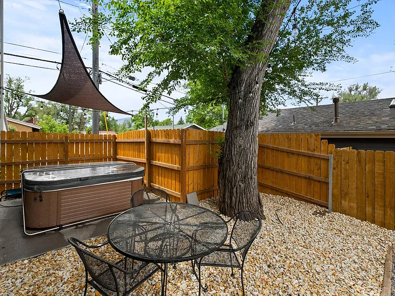 815 E Cache La Poudre St #B — Photo 37