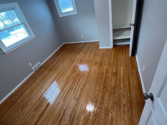 5th image of 27 Edward Ln