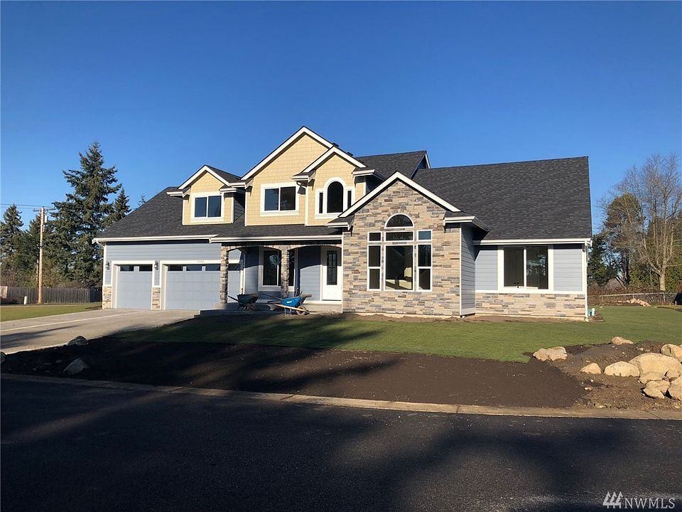 Beautiful custom home on over 1/2 acre in desirable Edgemont Heights. 
