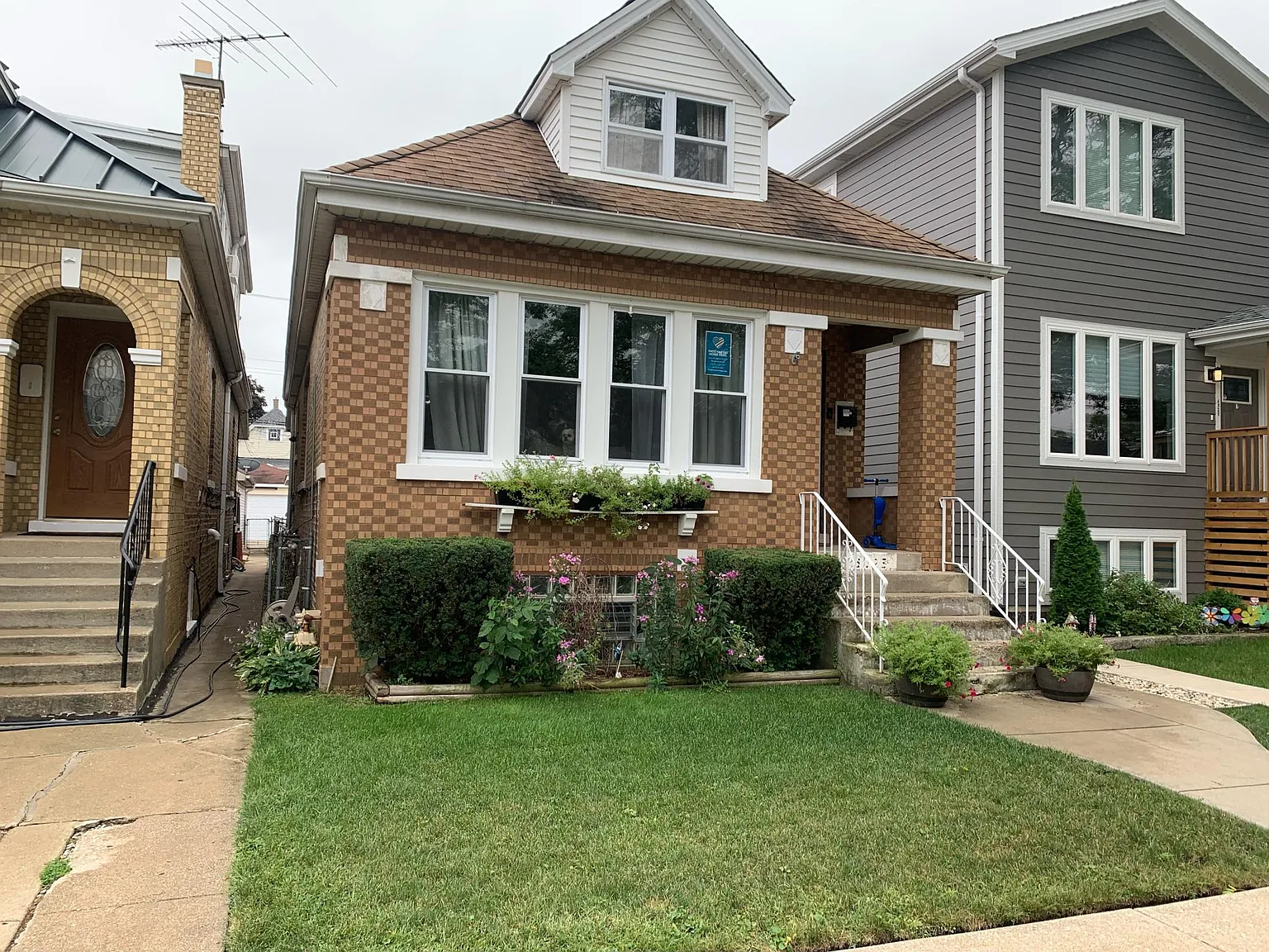 4 bed, 1600 sqft, $2,400 — Photo 1