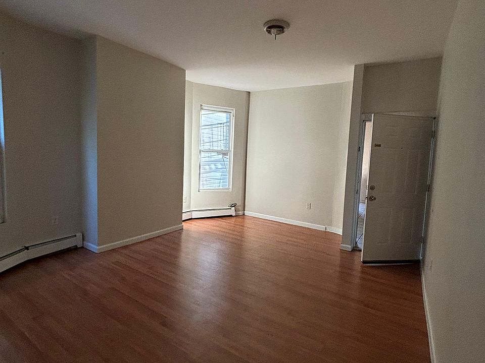 2nd image of 83 Auburn St #2R