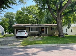 809 5th St SW, Waseca, MN 56093