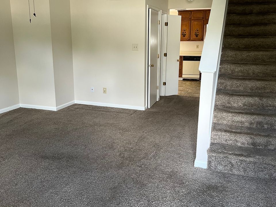 2nd image of 32 Sloan St #B