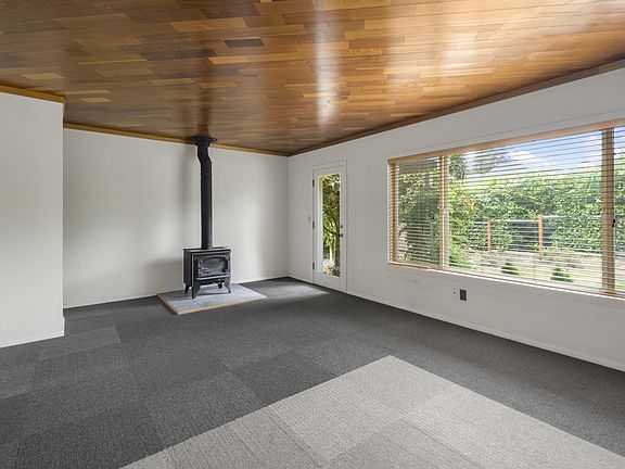 4th image of 720 96th Ave NE