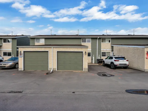 3217 132a Ave NW, Edmonton, AB T5A 3K4