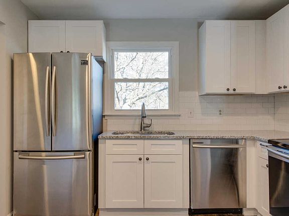 4th image of 525 Heritage Ln