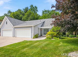 14806 Woodswalk Ct #18, Spring Lake, MI 49456