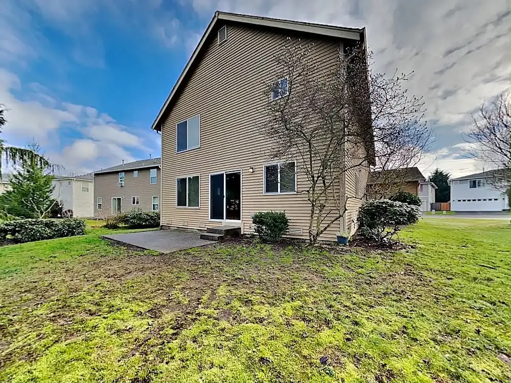 4 bed, 2.5 bath, 2820 sqft, $3,425 — Photo 1