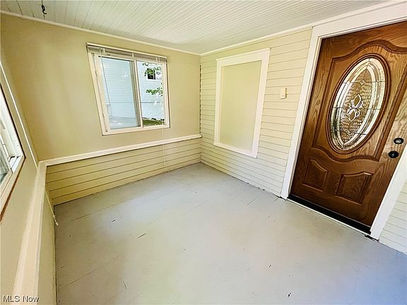 2nd image of 231 E King St