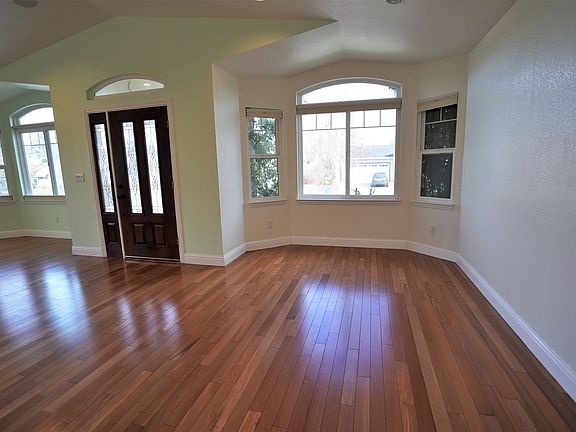4th image of 1107 Derbyshire Dr