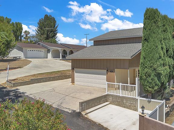 2nd image of 465 Camino De Gloria