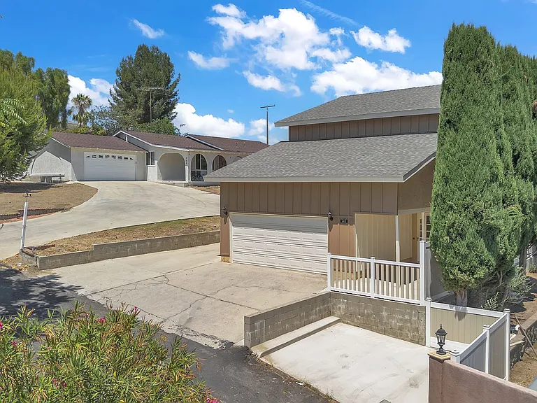 465 Camino De Gloria — Photo 2