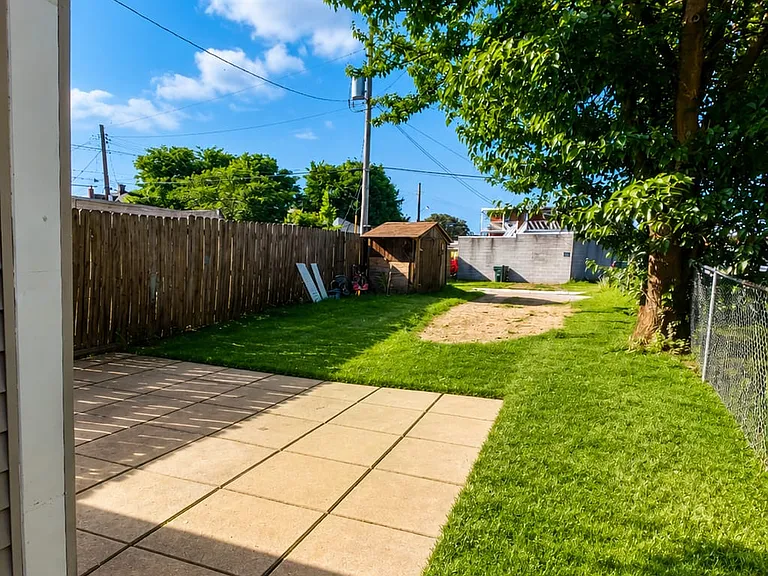 814 Dale St — Photo 11