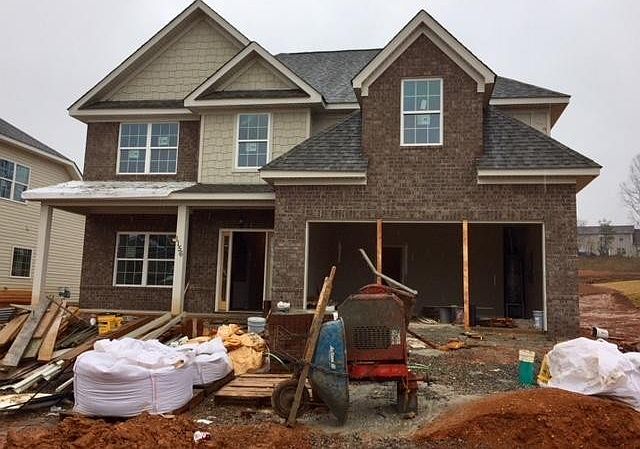 1st image of 27 Hamilton Farm Ln