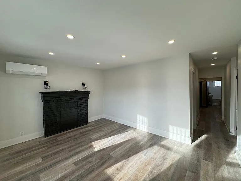 931 Main St E #4 — Photo 10