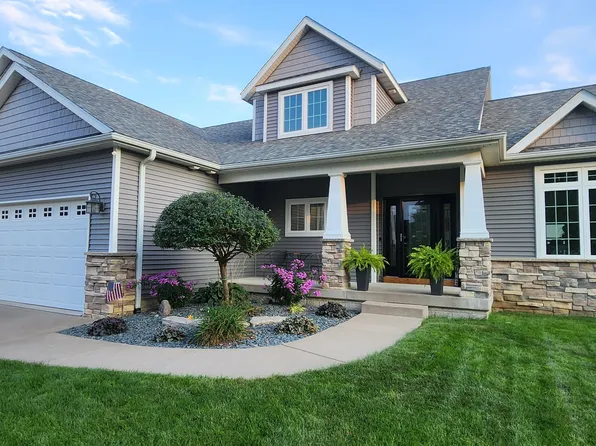 829 Stonebridge Cir, Eldridge, IA 52748