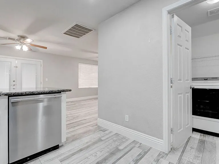 6469 Abbey Door Ct — Photo 26