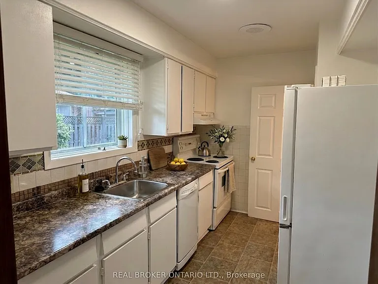 67 Lakeside Dr — Photo 5