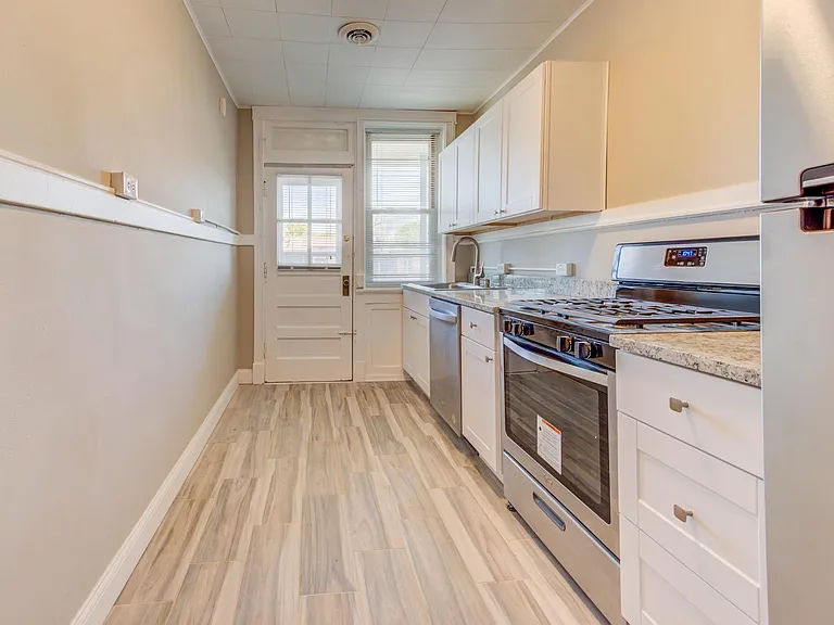 6331 Southwood Ave #3W — Photo 6