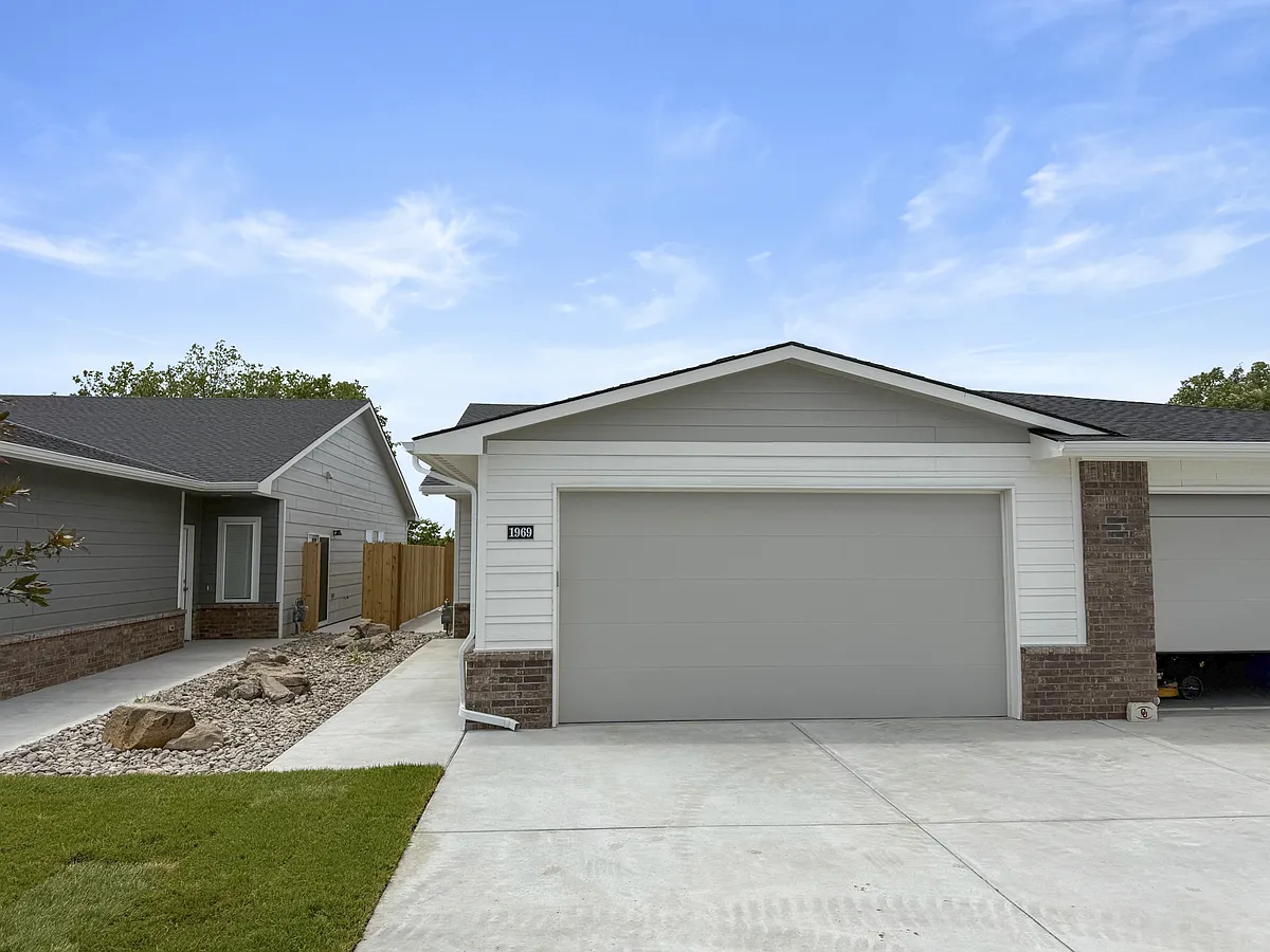 Building Photo - 1941 N Reece St #1