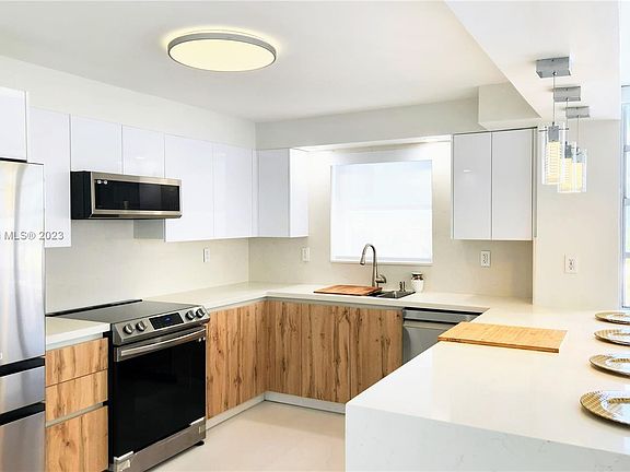 5th image of 2750 NE 183rd St APT 1008