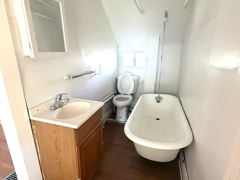 611 Deacon St — Photo 3