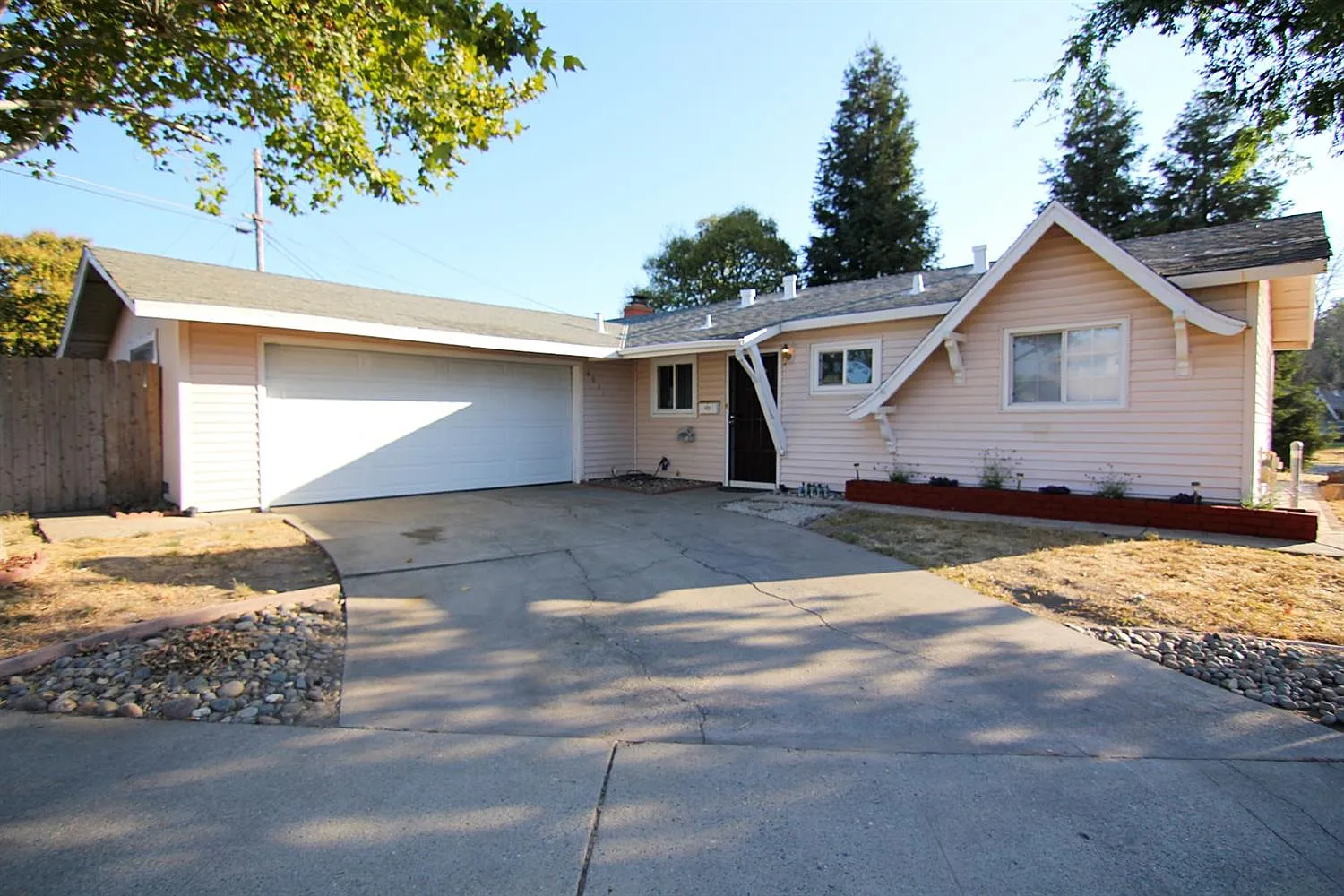 6931 Oakmyrtle Way photo 1