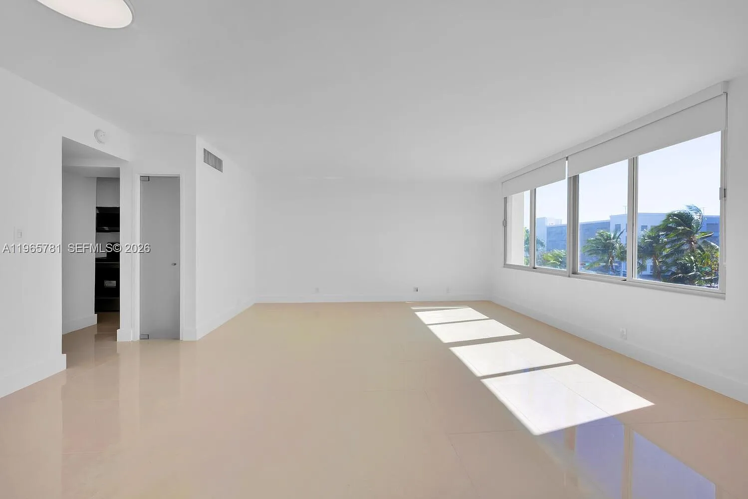 Mirador 1000 Condo — Photo 1