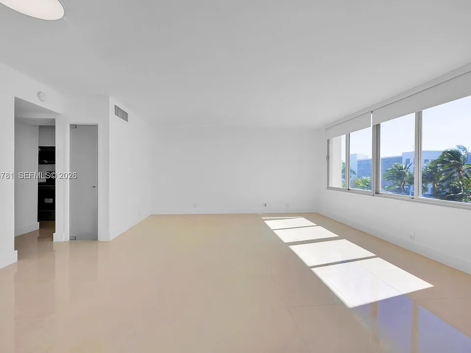 1000 West Ave #301