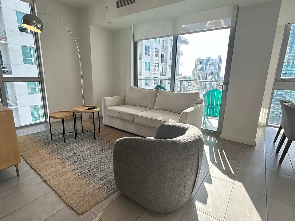 227 NE 2nd St #25-ID1261245P