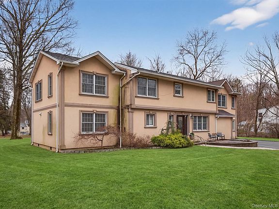 2nd image of 10 Rensselaer Drive