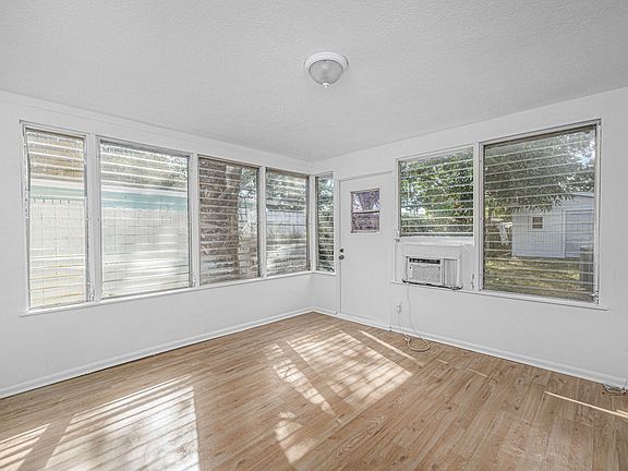 5th image of 111 Gardenia Avenue