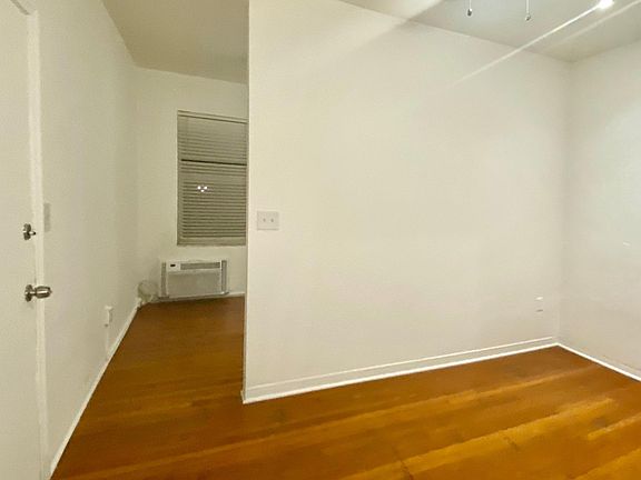 3rd image of 315 W 28th St #7