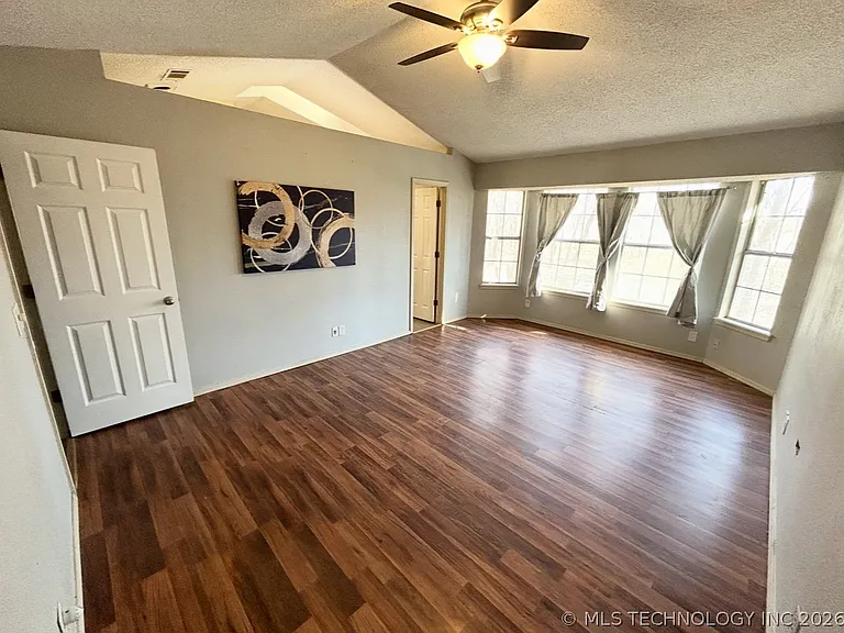 2229 W Quinton St — Photo 11
