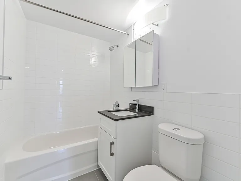 103 Avenue Rd — Photo 3