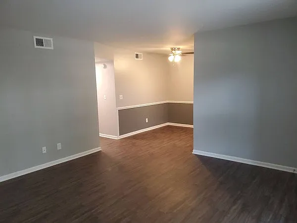Stratford East Apartments — Photo 2