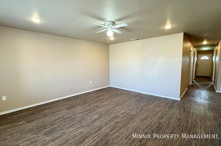 2413 N Avenue O — Photo 18