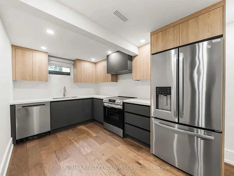 1495 Thetford Ct — Photo 28