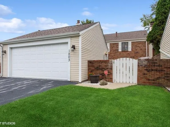 1203 Saratoga Ln, Chesterton, IN 46304