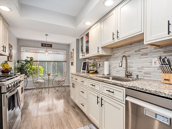 2nd image of 199 Oakwood Ln