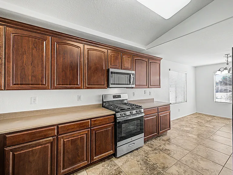 6918 S 46th Ln — Photo 10