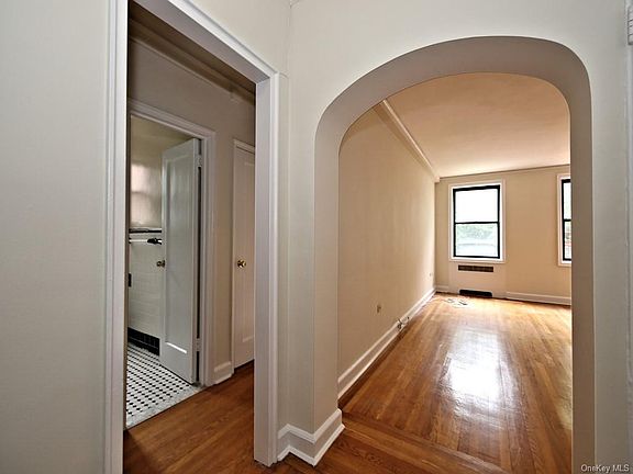 3rd image of 223B Larchmont Acre W #3B