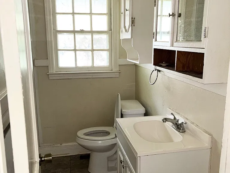 714 W Terrell St — Photo 12