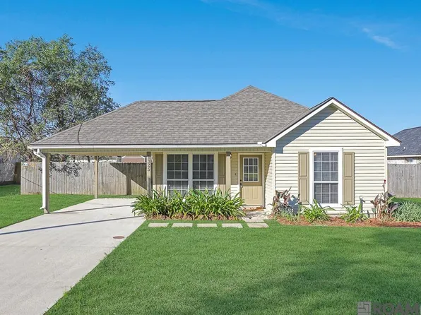 1325 S Arceneaux Ave, Gonzales, LA 70737