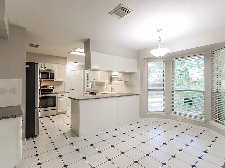 20914 Lake Park Trl — Photo 6