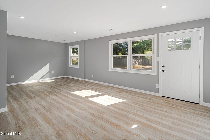 4th image of 543 Clayton Road