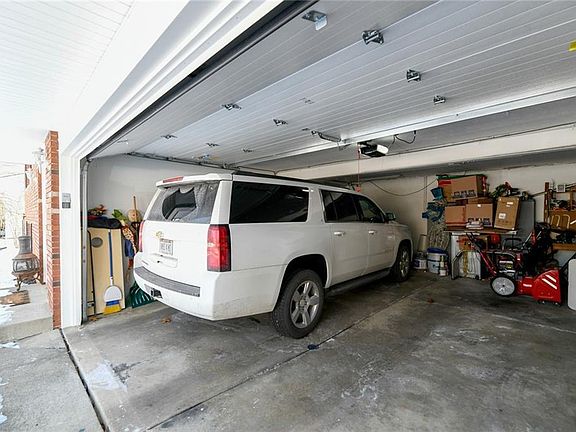 2nd image of 486 Narragansett Dr