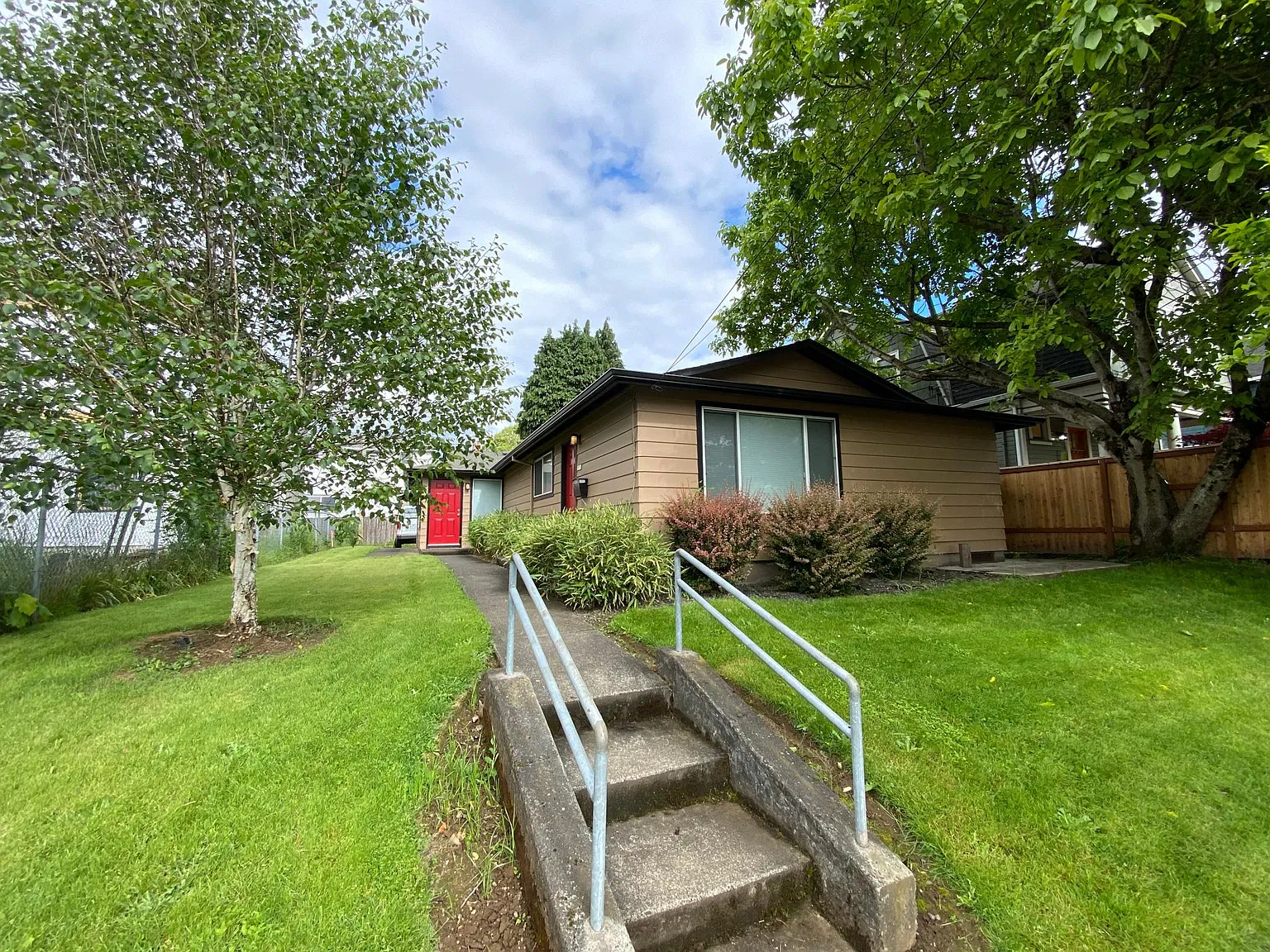 2 bed, 750 sqft, $1,900 — Photo 1